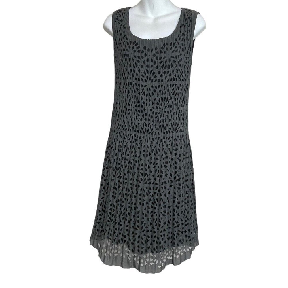Veeca Laser Cut Overlay Crinkle Dress Green Black‎ Sleeveless Size S